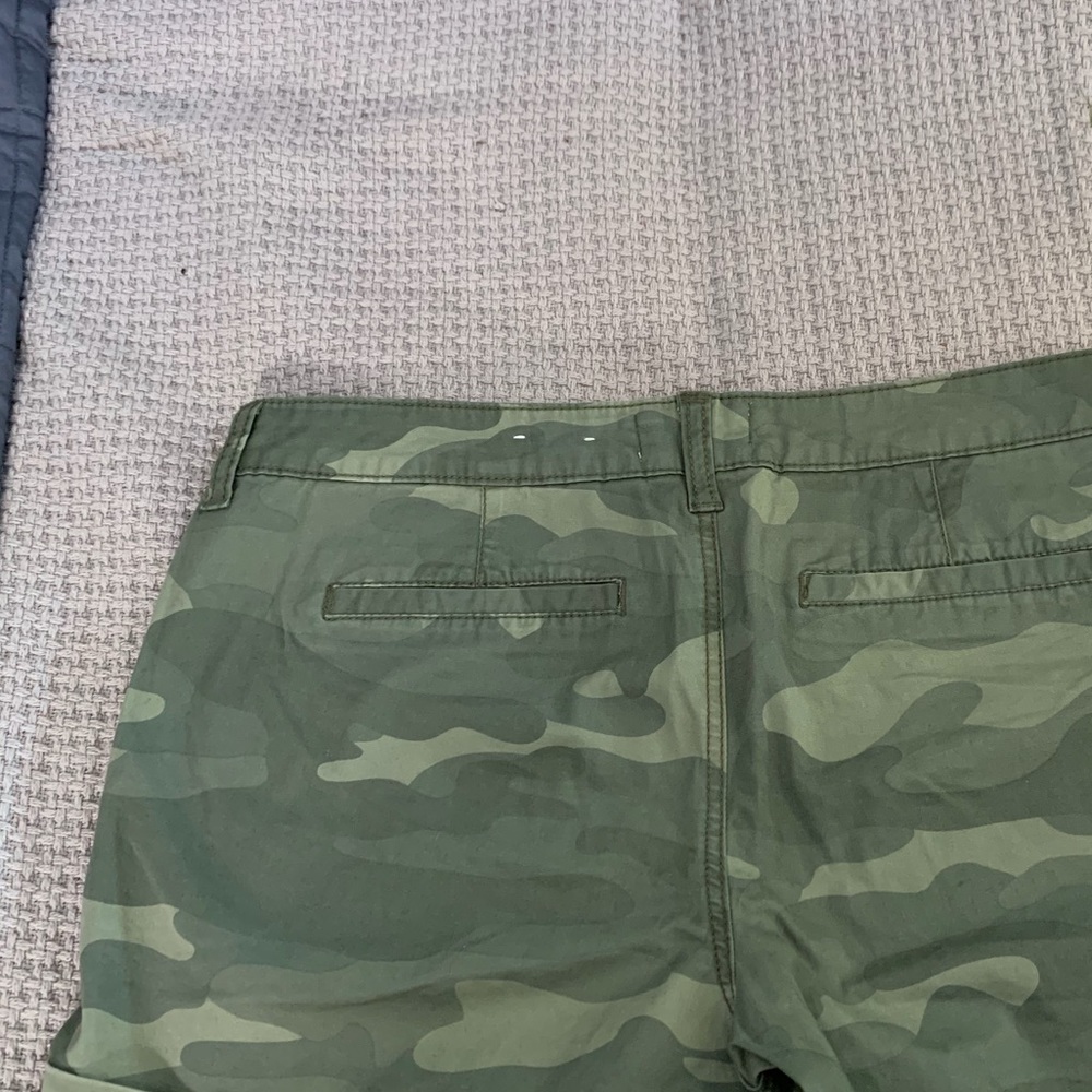 Shorts - Picture 3 of 3